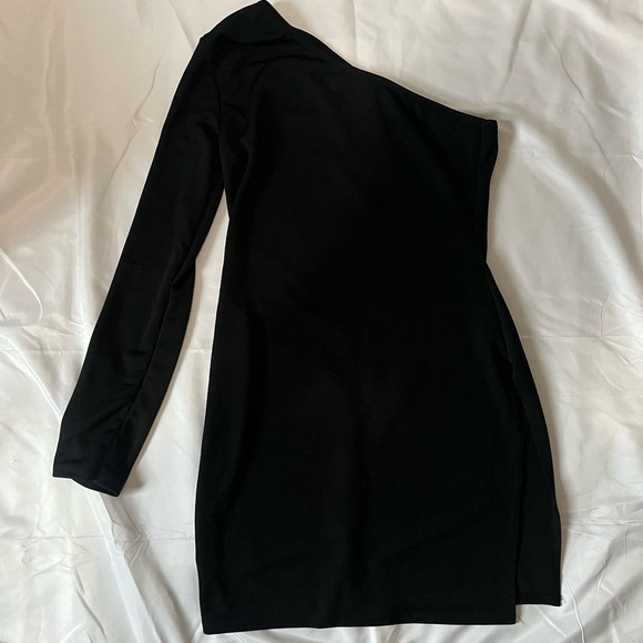 PRETTY LITTLE THING-NWT Shape Black One Shoulder Split Bodycon Dress Size 10 - Picture 4 of 6